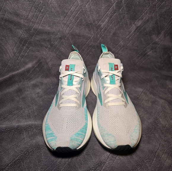 Brooks Levitate 4 Running Shoes Womens Sz 8.5 Athletic Sneakers Trainers Blue. - Picture 4 of 9